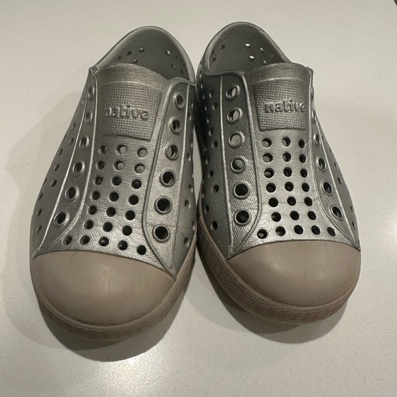 Native Silver shoes - Picture 2 of 3